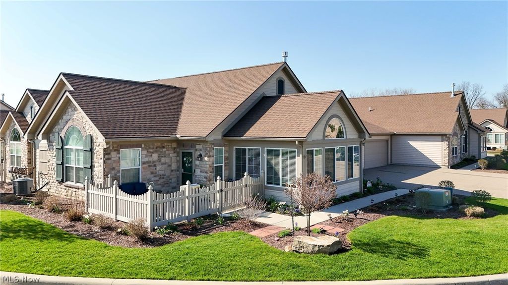 Photo of 1954 Fairways Drive, Streetsboro, OH 44241 (MLS # 5200342)