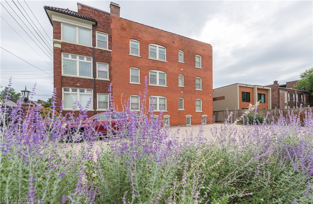 University View Condo - Residential