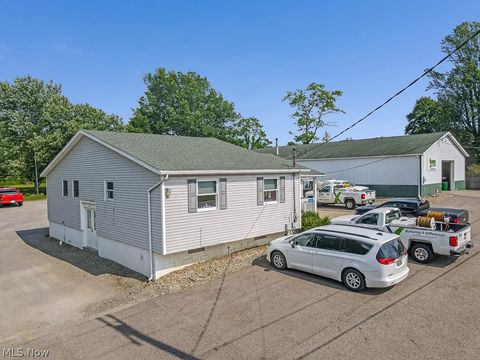 Homes For Sale - 13390 Ravenna Avenue<br/> Hartville, OH 44632