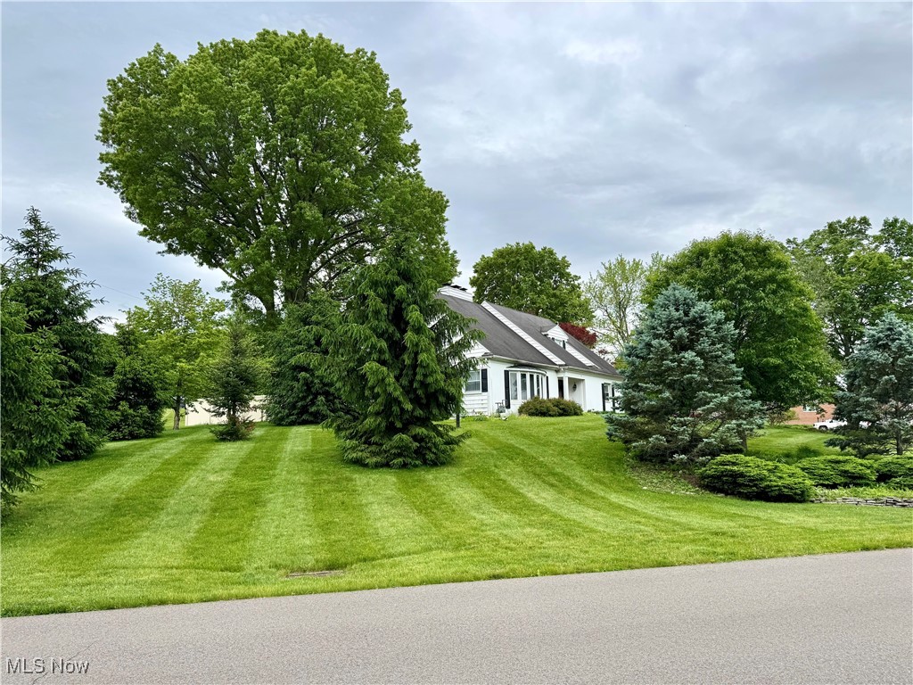 1691 Knob Hill Drive, Coshocton, Ohio image 2