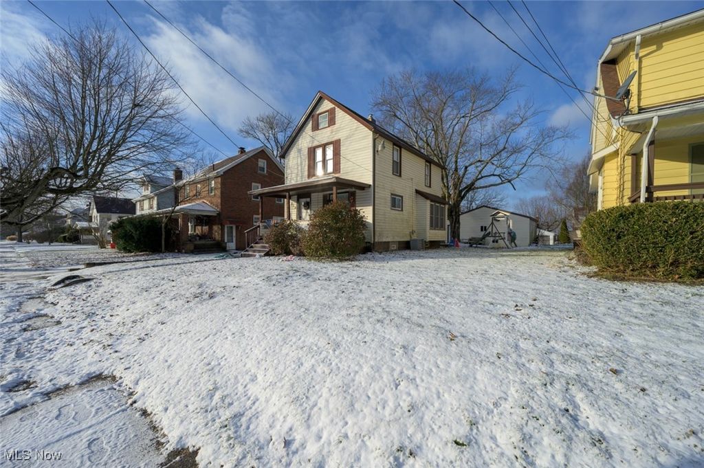 Photo of 114 Russell Avenue, Niles, OH 44446 (MLS # 5181806)