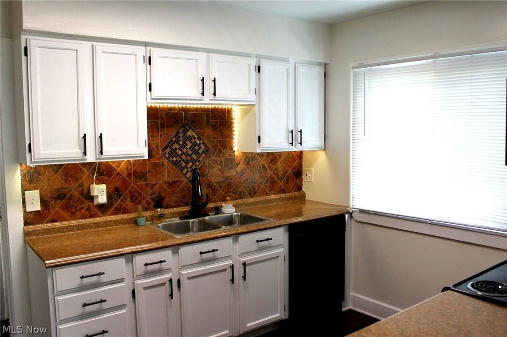 Photo of 3729 W 128th Street, Cleveland, OH 44111 (MLS # 5199579)