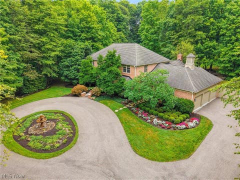 Homes For Sale - 15265 Suffolk Lane<br/> Chagrin Falls, OH 44022