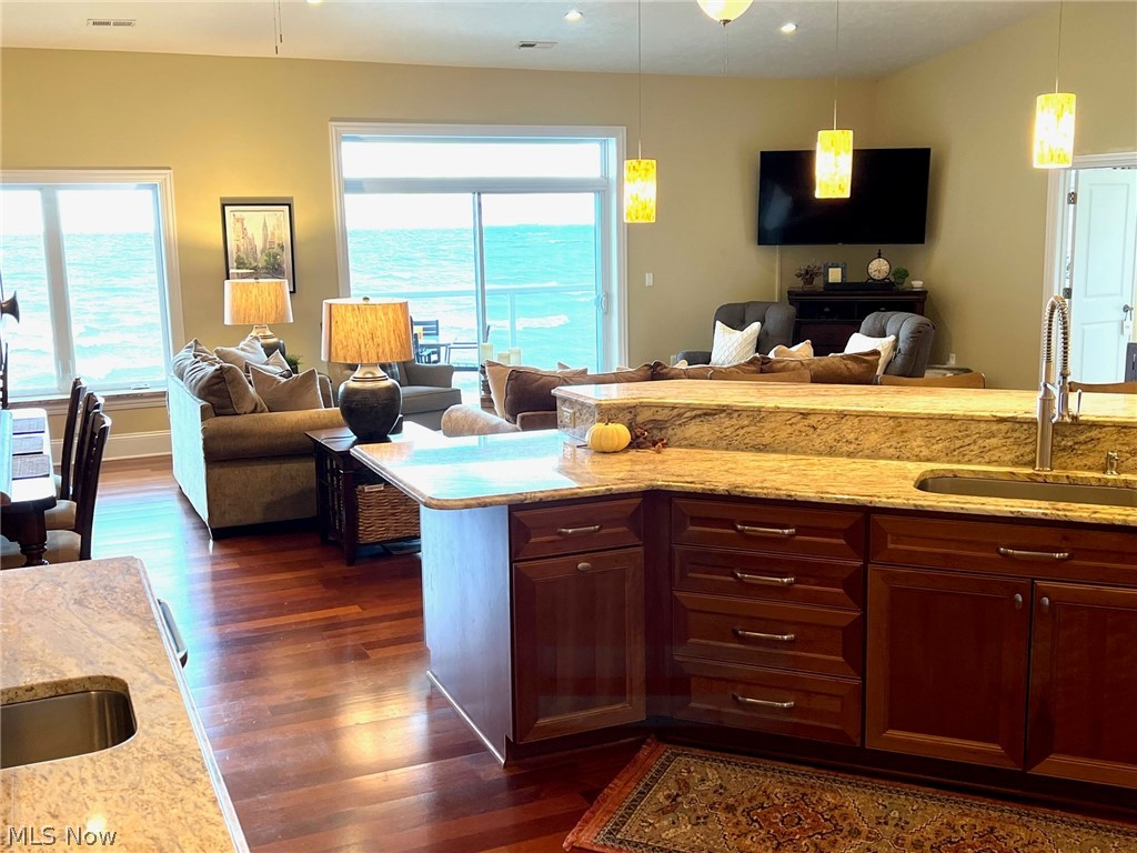 Lake Erie Lake Condo - Residential