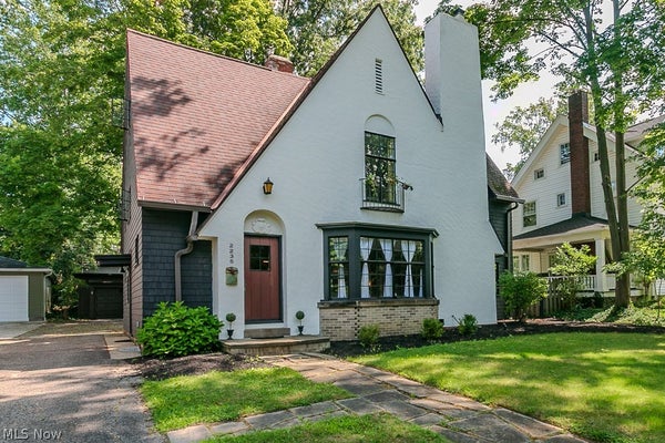 2235 DELAWARE DR, CLEVELAND, OH 44106 - Image c00cba5cc92d8b5a3d667bf7e3003ea5/1008744858