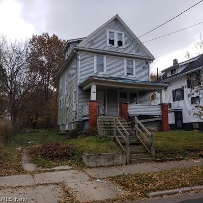 3 Bed, 1 bath home located in Akron, OH. The home is in need of updates and repairs before move-in ready, once complete this will
make a great starter home