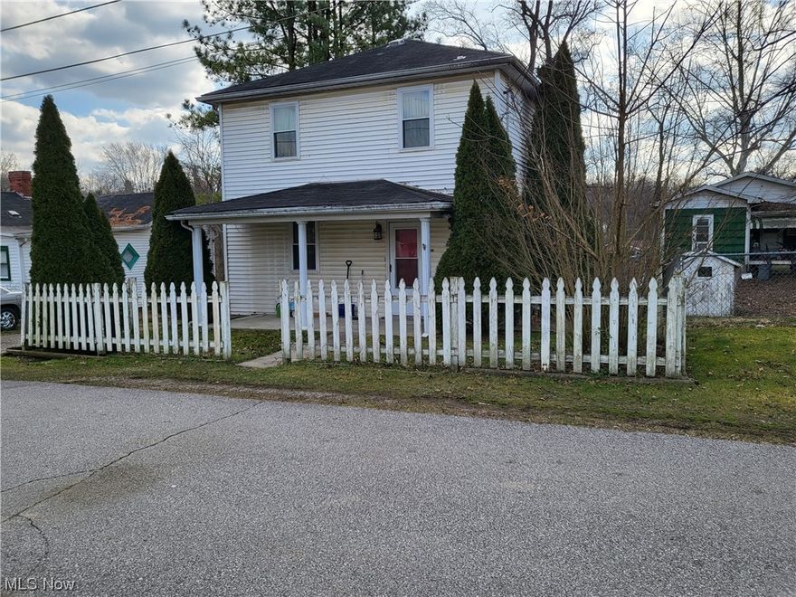 Welcome to this adorable home located on a dead end street and close to all the restaurants, shops, and other amenities the south side Parkersburg area has to offer. The home features an open concept living room/dining room and a large family room with beautiful windows that let in a ton of natural light. Upstairs you will find the 3 bedrooms which includes a nice sized master bedroom. Outside you'll find off street parking, a detached garage, and a nice backyard. This home has the potential to be an awesome starter home or investment property. Schedule your showing today!