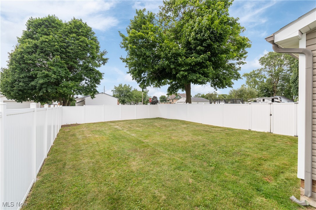 Hartville, Ohio 44632, United States, 3 Bedrooms Bedrooms, ,2 BathroomsBathrooms,Residential,Active,160876