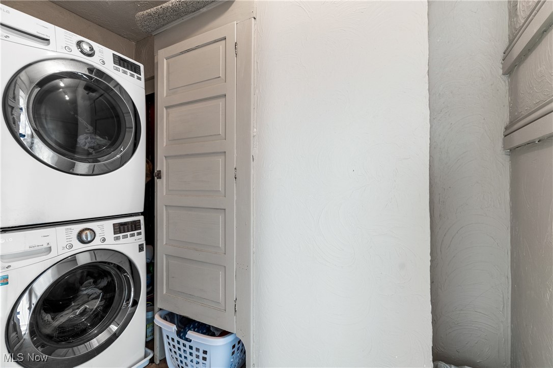 Hartville, Ohio 44632, United States, 3 Bedrooms Bedrooms, ,2 BathroomsBathrooms,Residential,Active,160876