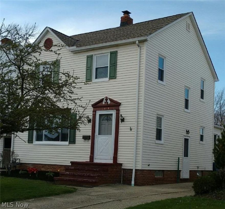 3 Bedroom, 2 Full Baths! The Main Floor Has A Great Open Concept With A Family Room Featuring Vaulted Ceiling and Large Windows For Great Light Filtering In. Kitchen With Newer Appliances (2014) and Solid Oak Cabinets The Provides Plenty Of Storage. In 2016 The Interior House Was Freshly Painted With New Windows Throughout. (Family Room Window New Prior.) Newer Roof, Updated Electrical. Front wall waterproofed August 2016. Home Warranty Provided.