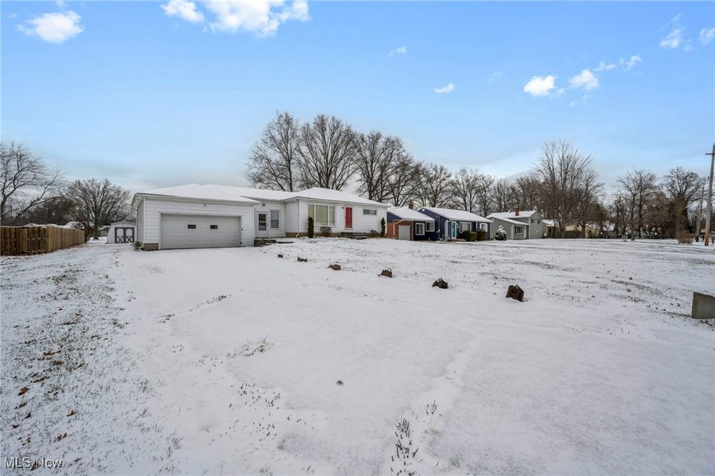 Photo of 38271 Hurricane Drive, Willoughby, OH 44094 (MLS # 5175297)