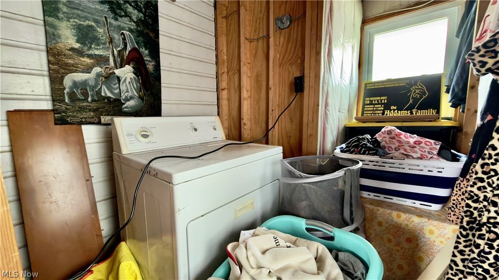 Photo of 143 S Point Drive, Avon Lake, OH 44012 (MLS # 5196098)