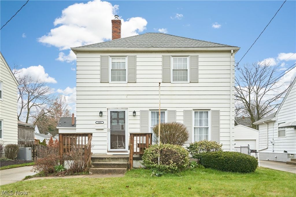 Photo of 2491 8th Street, Cuyahoga Falls, OH 44221 (MLS # 5195650)