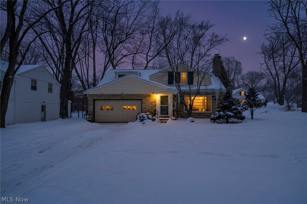 Photo of 1531 Burlington Road, Cleveland, OH 44118 (MLS # 5188119)