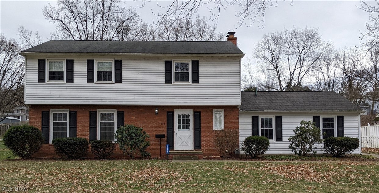 Photo 1 of 19 — 612 Lindy Lane Avenue SW, North Canton, OH 44720