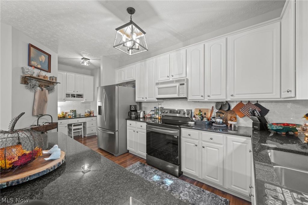 Photo of 3953 Hilltop Drive, Vermilion, OH 44089 (MLS # 5198396)