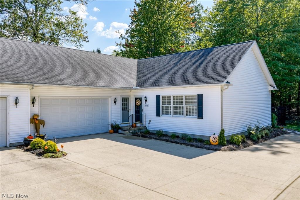 Photo of 3953 Hilltop Drive, Vermilion, OH 44089 (MLS # 5198396)