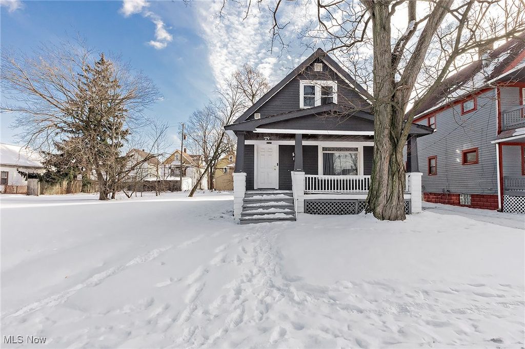 Photo of 4115 E 141st Street, Cleveland Heights, OH 44128 (MLS # 5183547)