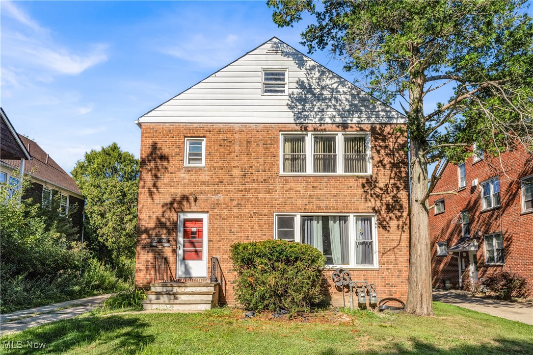 1484 (1482) Genesee Rd | UP, South Euclid - Spacious 2-bed 1-bath multi-family home! //
$ 1125 rent / $ 1125 deposit //
$55 application fee per adult //
1-2 pets OK in this unit. After application pre-approval, a PetScreening is required for any animals to proceed with one of our properties; a PetScreening affidavit is still required if you have no pets. (Some breed restrictions apply per HUD guidelines). //
NO SMOKING //
1 time $169 non-refundable set up fee paid at lease signing //
$35/month required resident benefit package; can include personal property/liability insurance for an additional $10/month for $45/month total. //
After application Pre-Approval 1 applicant per household application is required to fill out a PetScreening application, before being about to proceed with placing a Reservation Fee for one of our properties. You will receive a pre-approval for your application and in order to proceed, the PetScreening is required. Even if you have NO pets - this application must be filled out. One time, non-refundable pet fee of $250-600 per animal applies to all pets & must be paid before or when you pay your first month rent. (No fee for qualified assistance animals). //
Our application is processed through secure site: Findigs, and they require ID and income verification. Without this, your application will not be processed. They offer 24/7 chat support on their application directly if you have any questions. //
BEDROOMS:2 //
BATHROOMS:1 //
APPLIANCES PROVIDED: Fridge and stove //
UTILITIES / RESIDENT RESPONSIBILITY: Resident pays gas and electricandis responsible for snow removal. //
Serious inquiries only.