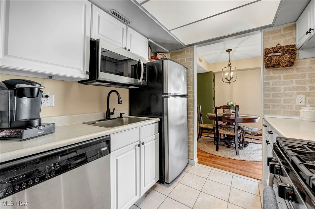 8116 Independence Drive, Mentor, Ohio image 10