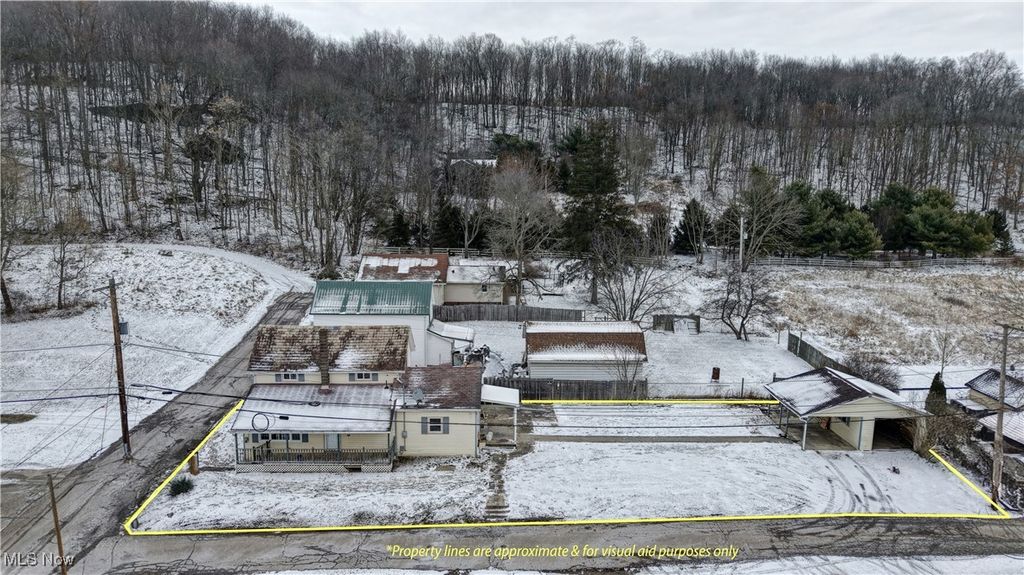 Photo of 2404 Lowden Street NW, Dover, OH 44622 (MLS # 5181655)