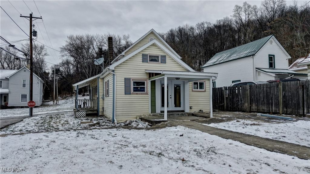 Photo of 2404 Lowden Street NW, Dover, OH 44622 (MLS # 5181655)