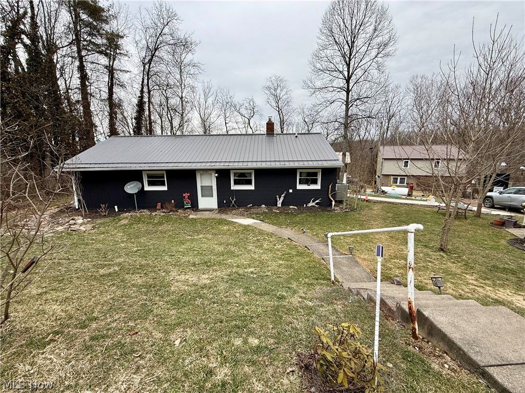 Photo of 3201 Parkland Drive SW, Carrollton, OH 44615 (MLS # 5190314)