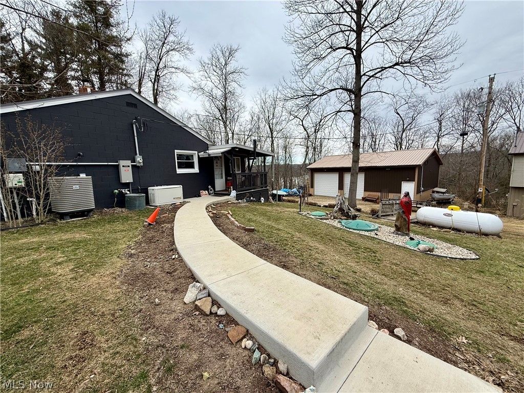 Photo of 3201 Parkland Drive SW, Carrollton, OH 44615 (MLS # 5190314)