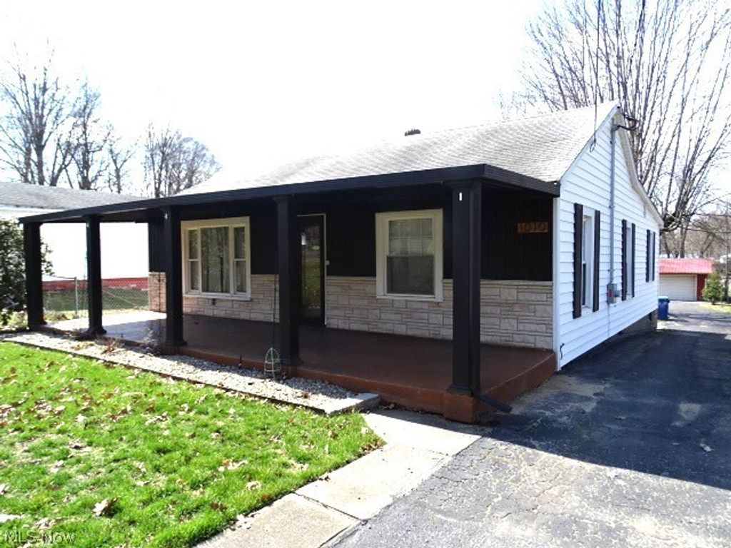 Photo of 1010 Crestline Drive, Akron, OH 44312 (MLS # 5197394)