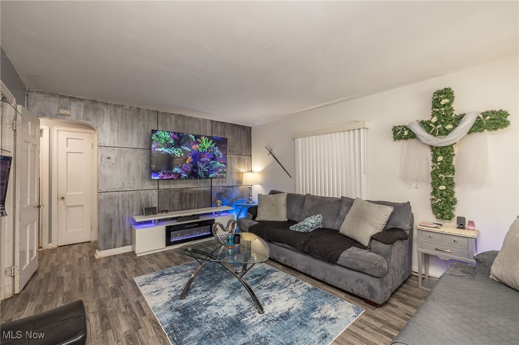 Photo of 11901 Mortimer Avenue, Cleveland, OH 44111 (MLS # 5177050)