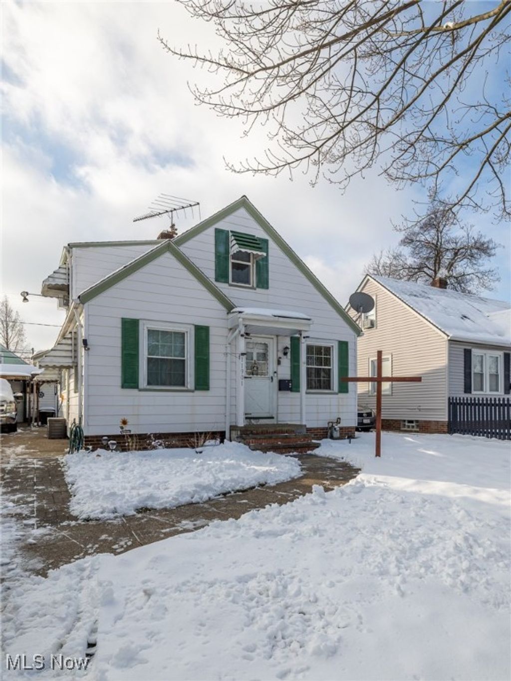 Photo of 11901 Mortimer Avenue, Cleveland, OH 44111 (MLS # 5177050)