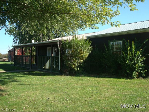 No septic system, neighbor has right-of-way thru property, Sold "AS IS" no warranties. $1,000 earnest deposit & pre-qualification letter must accompany all offers. Elem: Barlow-Vincent Elementary Scho Elem/Bus: Y JrHigh: Warren Middle JrHigh/Bus: Y High: Warren High School High/Bus: Y Fire: VOL Police: SHF ;SQFT=Fin L1:1152, Fin Above:1152, Fin Total:1152, Unfin Above:0;PRKG= Parking Pad, RV Parking
