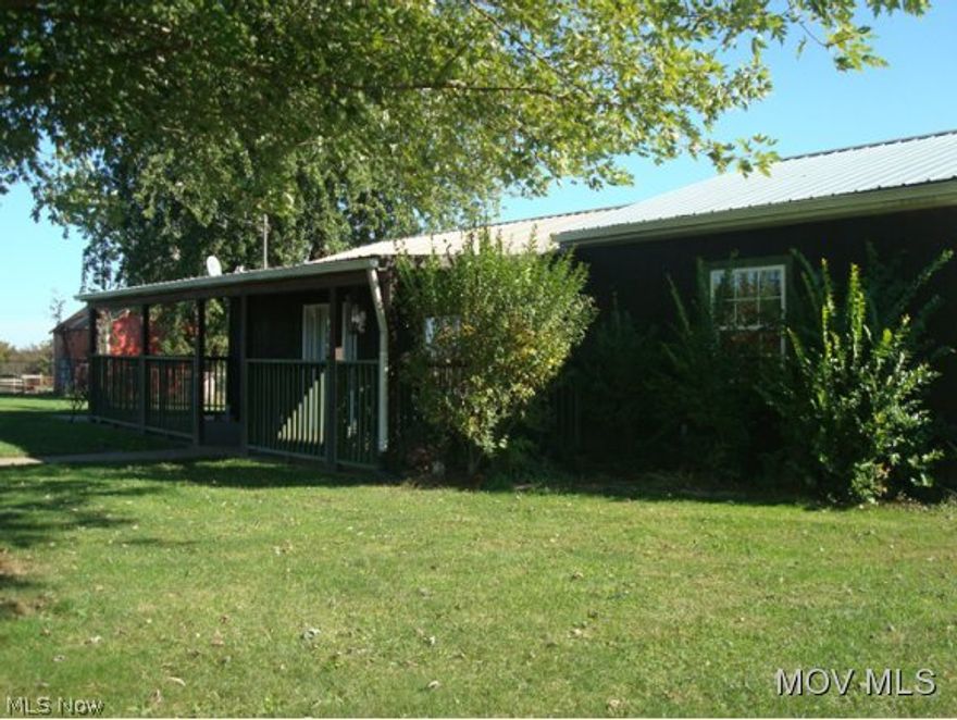 No septic system, neighbor has right-of-way thru property, Sold "AS IS" no warranties. $1,000 earnest deposit & pre-qualification letter must accompany all offers.  Elem: Barlow-Vincent Elementary Scho  Elem/Bus: Y  JrHigh: Warren Middle  JrHigh/Bus: Y  High: Warren High School  High/Bus: Y  Fire: VOL  Police: SHF  ;SQFT=Fin L1:1152, Fin Above:1152, Fin Total:1152, Unfin Above:0;PRKG= Parking Pad, RV Parking