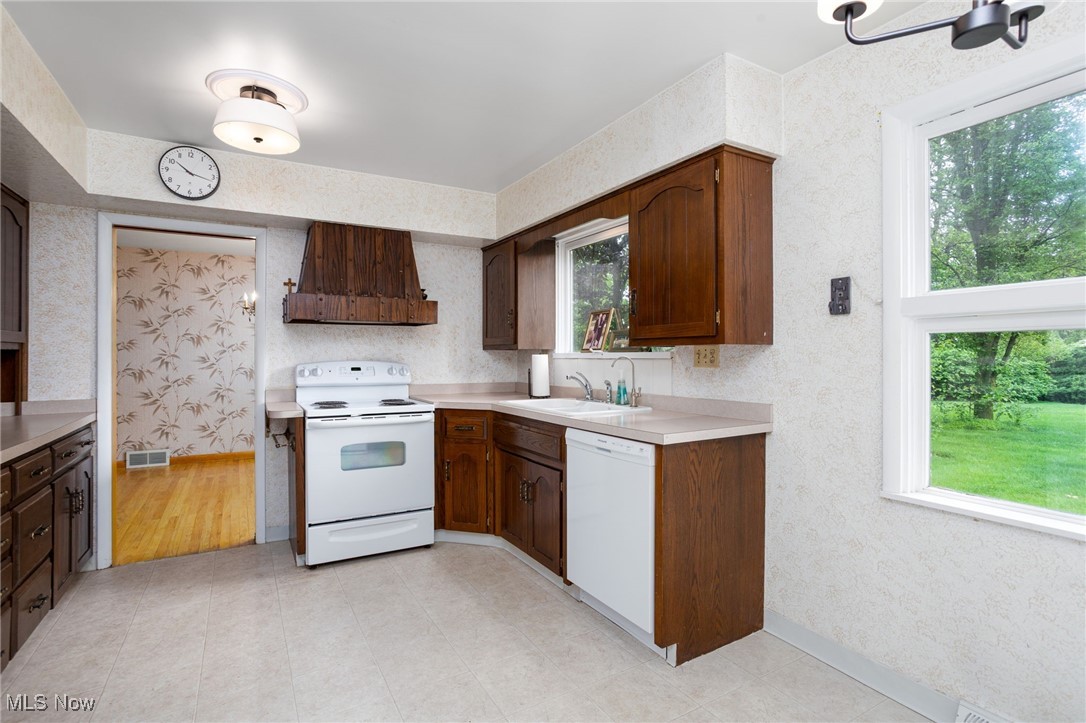 2659 Laforce Drive, Akron, Ohio image 10