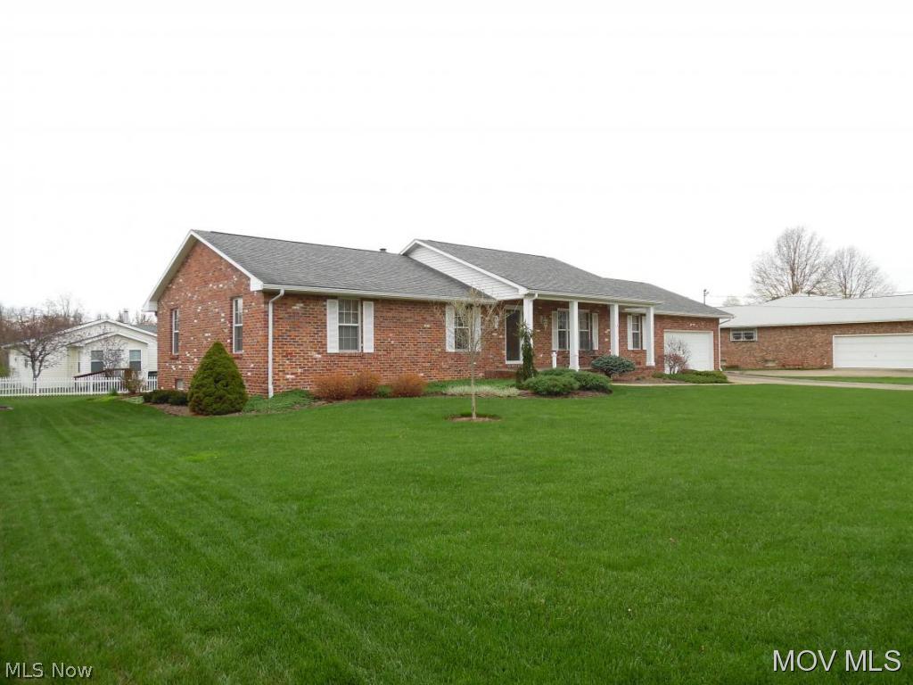 Meticulously maintained inside and out. Move-in ready. Open kitchen-informal dining and family room with wood-burning fireplace and sliders leading to newer 95'x23' screened porch built 2009 even more adjacent deck space. Thirty year dimensional shingle roof in 2005. New hi-efficiency GFA furnance installed in 2006. New kitchen floor covering in 2009. *Plus 10'x14' "L". Elem: Harmar Elementary School Elem/Bus: Y JrHigh: Marietta Middle School School JrHigh/Bus: Y High: Marietta High School High/Bus: Y Fire: CIT Police: CTY PossFreeGas: N ;SQFT=Fin L1:1975, Fin Bsmt:491, Fin Above:1975, Fin Total:2466, Unfin Bsmt:238, Unfin Above:238;GAR= 2 Car Att