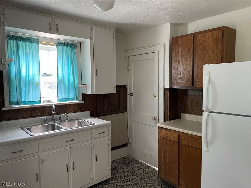 Photo of 142 Emerling Avenue, Akron, OH 44301 (MLS # 5222247)