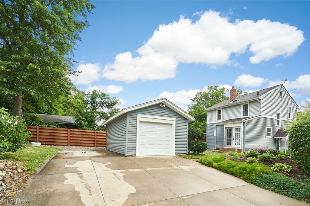 Photo of 350 Oxford Avenue, Akron, OH 44310 (MLS # 5221775)