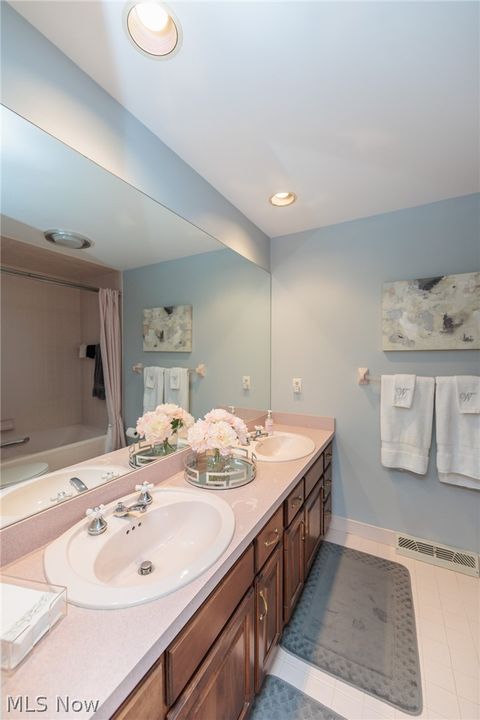 Tiny photo for 30 Cableknoll Lane, Moreland Hills, OH 44022 (MLS # 5209390)