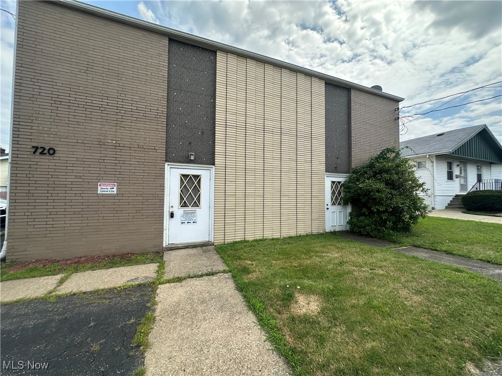 First-Floor Commercial Space for Lease – 2 Private Offices, 1 Full Bath, Onsite Parking
Now available for lease: a versatile and well-maintained first-floor commercial space, ideal for small businesses, professional services, or remote teams needing a dedicated workspace.
This unit features two private office-style rooms, perfect for client meetings, team collaboration, or quiet individual work. A rare find for commercial spaces, this unit also includes a full bathroom, offering added convenience for staff and visitors.
Additional highlights:
Private entrance with ground-floor accessibility
Dedicated parking lot with plenty of onsite parking for employees and clients
Flexible layout to suit a variety of professional uses (consulting, wellness, tech, admin, etc.)
Located in a convenient area with easy access to transit and local amenities.
Available now. Contact us today for rental details or to schedule a private showing.