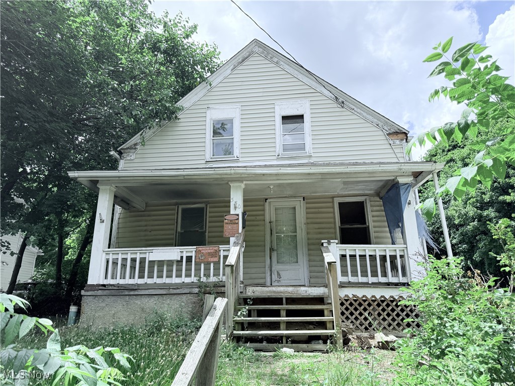 This property includes two separate single-family homes on one parcel — perfect for an investor!
350 Talbot offers 3 bedrooms, 1 bathroom, and is currently vacant. It will need some repairs and updates before it's move-in ready, providing a great value-add opportunity.
352 Talbot features 2 bedrooms, 1 bathroom, and is currently rented at $850/month, generating immediate income. (Photos of 352 Talbot available upon request. No showings prior to accepted offer.)
Don’t miss out on this versatile and income-producing property. Schedule your private showing today!