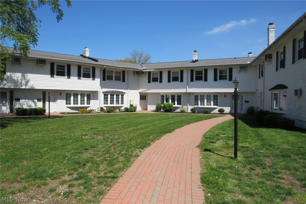 Photo of 7 Meadowlawn Drive #19, Mentor, OH 44060 (MLS # 5208234)