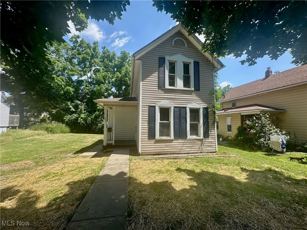 This 3 bed, 1 bath home is perfectly located near the heart of Downtown; close to shopping, restaurants, and the highway. Section 8 vouchers are welcome. Screening guidance includes 3:1 debt to income rental amount (excluding Section 8), a review of criminal background, eviction history (if any), credit history (preferred score of 600), employment history, and landlord reference. Call today to apply!