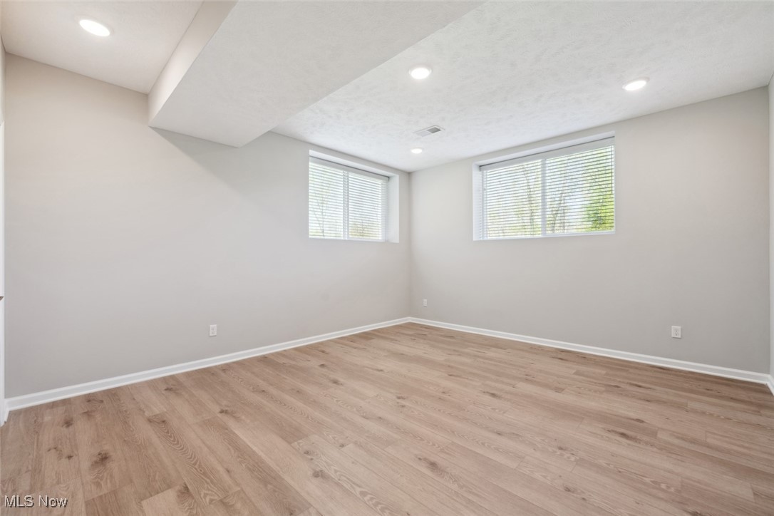 31430 Pier W, Avon Lake, Ohio image 38