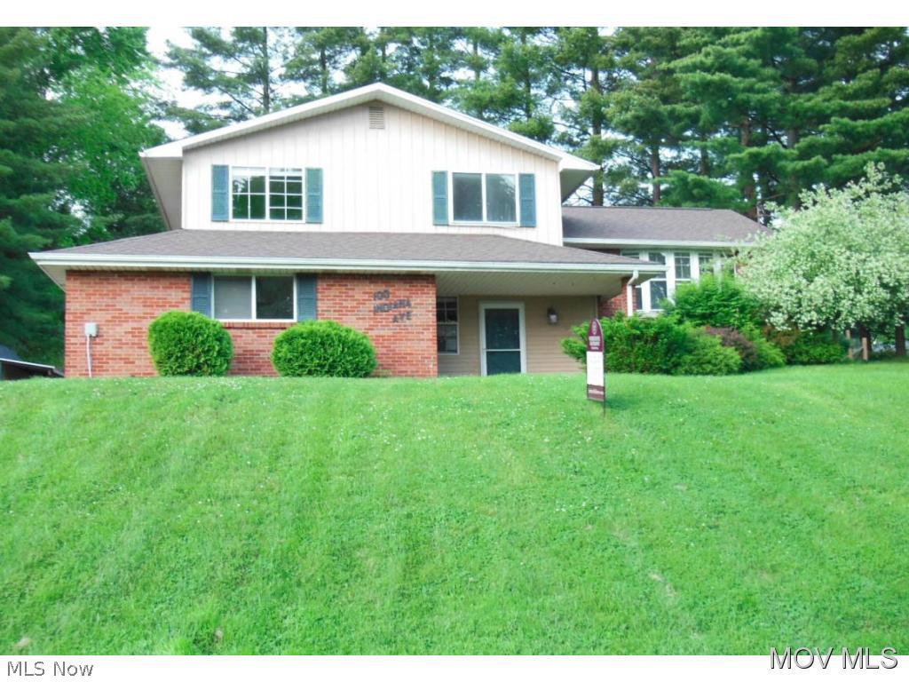 This 3 bedroom 2 full and 1/2 bath tri-level home has a lot to offer. Family room has stone wood burning fireplace. Over sized yard includes two lots Elem: Putnam Elementary School Elem/Bus: N JrHigh: Marietta Middle School School JrHigh/Bus: Y High: Marietta High School High/Bus: Y Fire: CIT Police: CTY ;SQFT=Fin L1:491, Fin L2:457, Fin L3:770, Fin Above:1718, Fin Total:1718, Unfin Bsmt:457, Unfin Above:457;GAR= 2 Car Built In;PRKG= Off Street
