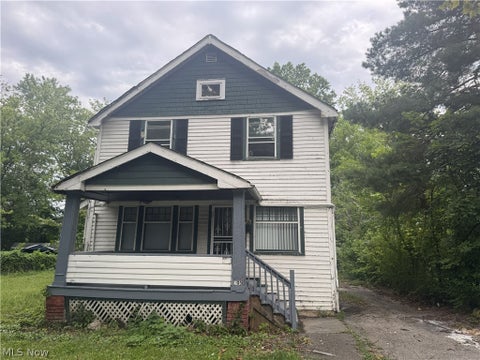 Homes For Sale - 905 E 143rd Street<br/> Cleveland, OH 44110