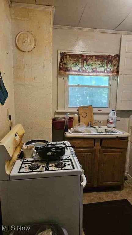 702 W Thornton Street