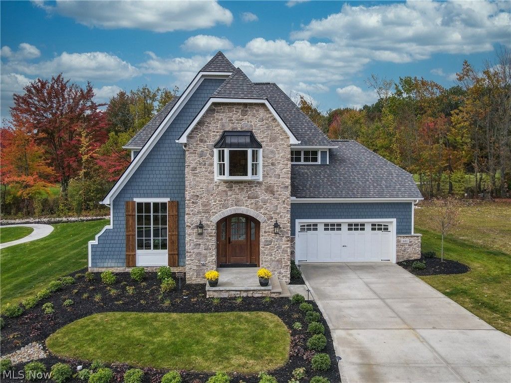 Photo of 18 Trentstone Circle, Aurora, OH 44202 (MLS # 5208230)