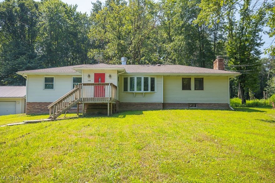 Sitting on more than 2 3/4 acres of land, come reimagine this one floor living home with your unique style.