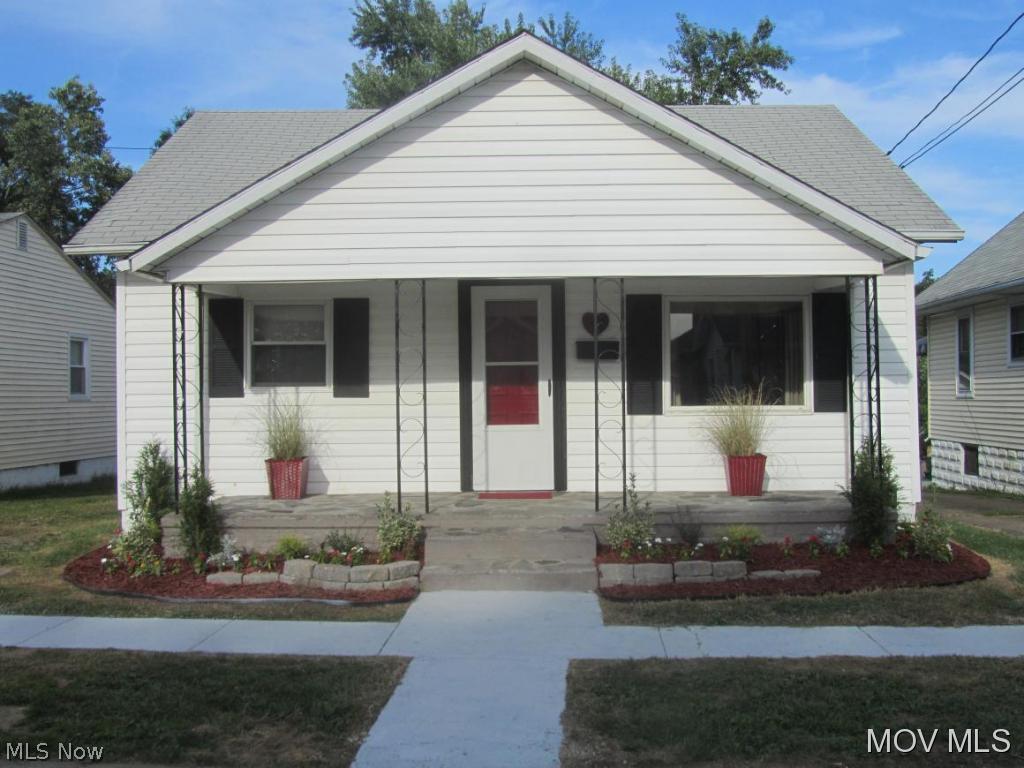 Cozy and clean and ready for new owners. Freshly painted, nice kitchen/dining area, updated bath, lst floor laundry, and off street parking. Enjoy the beautiful fenced backyard from the covered back deck.The attic is floored and was finished at one time and is easily accessed from bedroom closet. Lots of storage in attic area and basement. Very conveniently located. Great home for the money. All meas. approx. OREA Elem: Criss Elementary School Elem/Bus: N JrHigh: Hamilton Jr. High School JrHigh/Bus: N High: Parkersburg High High/Bus: N Fire: CIT Police: CTY PossFreeGas: N ;SQFT=Fin L1:806, Fin Above:806, Fin Total:806, Unfin Bsmt:806, Unfin Above:806;PRKG= Off Street, On Street