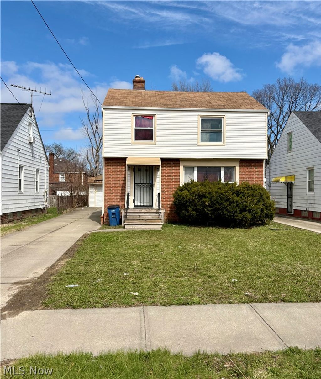 Photo of 15711 Harvard Avenue, Cleveland, OH 44128 (MLS # 5200915)